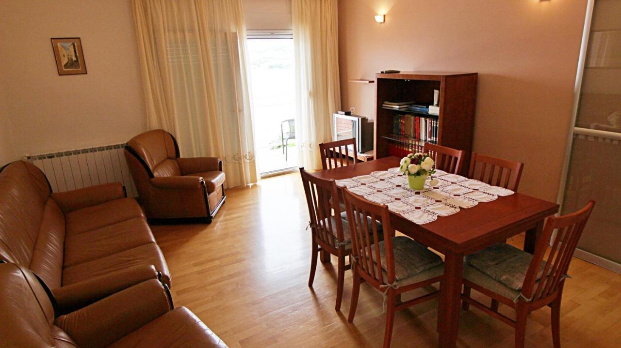 Apartment Ora Omis Exterior photo