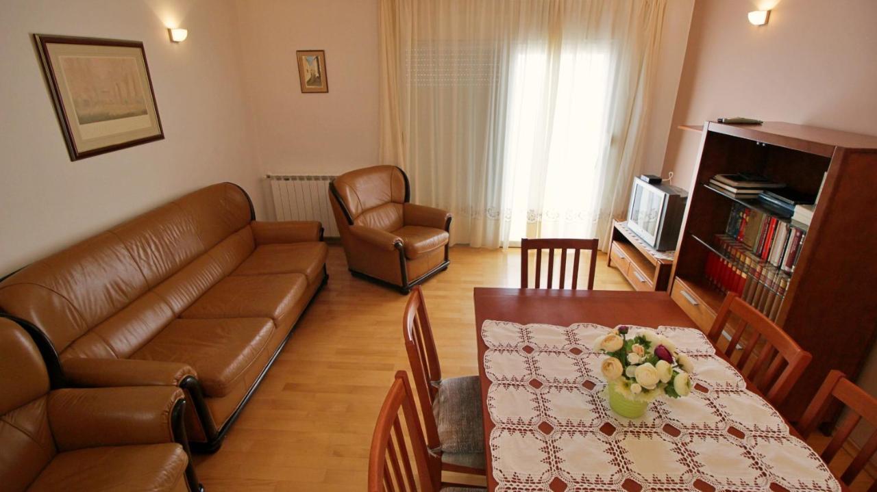 Apartment Ora Omis Exterior photo