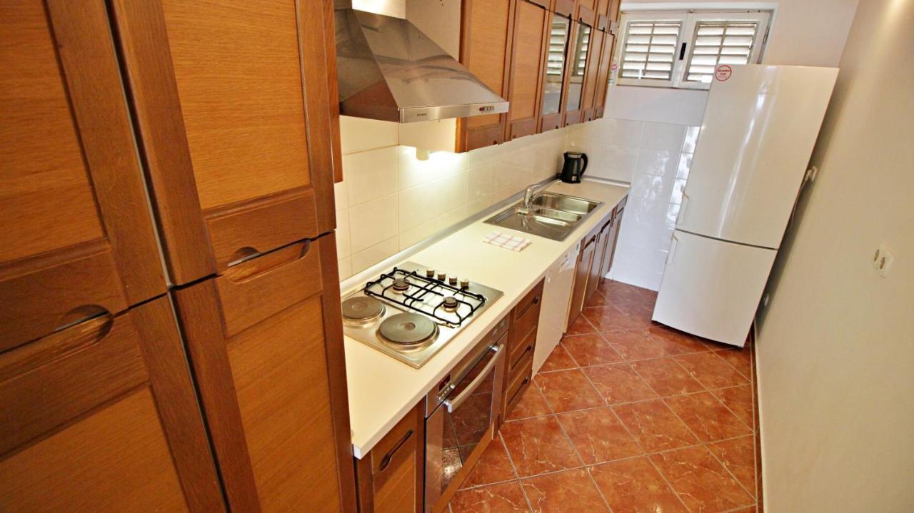Apartment Ora Omis Exterior photo
